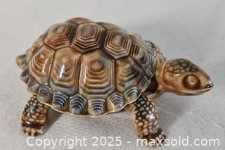 MaxSold Auction: Vintage Wade Turtle Tortoise Trinket Box - Riverview (Florida, USA) SELLER MANAGED Downsizing Online Auction - Holly Heath Drive