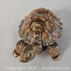 MaxSold Auction: Vintage Wade Turtle Tortoise Trinket Box - Riverview (Florida, USA) SELLER MANAGED Downsizing Online Auction - Holly Heath Drive
