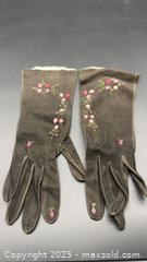 MaxSold Auction: Vintage suede gloves   - Markham (Ontario, Canada) SELLER MANAGED Downsizing Online Auction - Loring Crescent