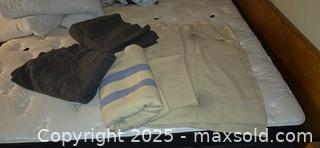 MaxSold Auction: Wool Throws and Blankets - Ottawa (Ontario, Canada) PARTNER MANAGED Estate Sale Online Auction - South River Drive