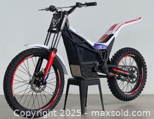 MaxSold Auction: Arctic Leopard E · AT 560 TRIAL Demo Bike from Epic Cycles - Keswick (Ontario, Canada) The New- K Country 93.7 and 105.5 Hits FM Christmas Online Auction