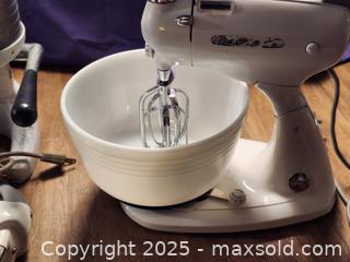 MaxSold Auction: Retro Kitchen - Mesa (Arizona, USA) SELLER MANAGED Downsizing Online Auction - South 96th Street