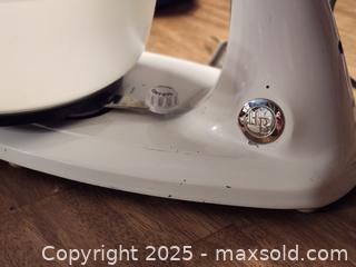 MaxSold Auction: Retro Kitchen - Mesa (Arizona, USA) SELLER MANAGED Downsizing Online Auction - South 96th Street