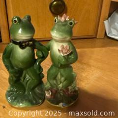 MaxSold Auction: Alfrogo and Frogalina Frog Salt and Pepper Shakers - Hiram (Georgia, USA) SELLER MANAGED Reseller Online Auction - Hiram Acworth Highway (STORAGE)