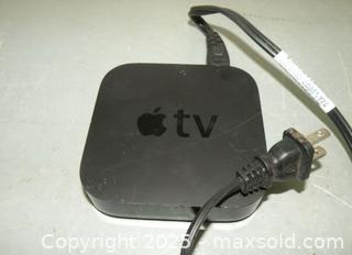 MaxSold Auction: Apple play w/power cord - Hiram (Georgia, USA) SELLER MANAGED Reseller Online Auction - Hiram Acworth Highway (STORAGE)