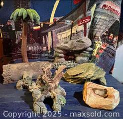 MaxSold Auction: Aquarium lot - Hiram (Georgia, USA) SELLER MANAGED Reseller Online Auction - Hiram Acworth Highway (STORAGE)