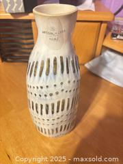 MaxSold Auction: Ceramic glossy vase - Hiram (Georgia, USA) SELLER MANAGED Reseller Online Auction - Hiram Acworth Highway (STORAGE)