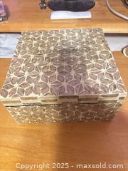 MaxSold Auction: Keepsake box - Hiram (Georgia, USA) SELLER MANAGED Reseller Online Auction - Hiram Acworth Highway (STORAGE)