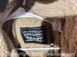 MaxSold Auction: Levi&#39;s Sherpa Trucker Jacket XL - Hiram (Georgia, USA) SELLER MANAGED Reseller Online Auction - Hiram Acworth Highway (STORAGE)