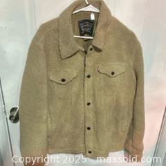 MaxSold Auction: Levi&#39;s Sherpa Trucker Jacket XL - Hiram (Georgia, USA) SELLER MANAGED Reseller Online Auction - Hiram Acworth Highway (STORAGE)