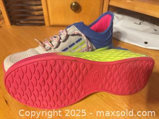 MaxSold Auction: New Women’s size 5 running shoes - Hiram (Georgia, USA) SELLER MANAGED Reseller Online Auction - Hiram Acworth Highway (STORAGE)