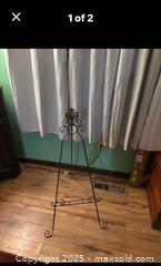 MaxSold Auction: Small art display/easel  - Hiram (Georgia, USA) SELLER MANAGED Reseller Online Auction - Hiram Acworth Highway (STORAGE)