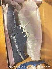 MaxSold Auction: Women’s Bowling shoes  Size 11 - Hiram (Georgia, USA) SELLER MANAGED Reseller Online Auction - Hiram Acworth Highway (STORAGE)