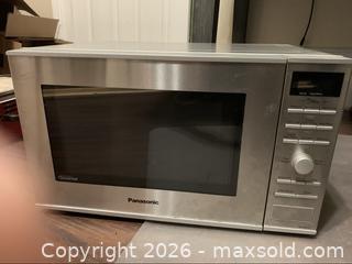 MaxSold Auction: Stainless Steel Panasonic Microwave - Deseronto (Ontario, Canada) SELLER MANAGED Downsizing Online Auction - Mill Street