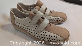 MaxSold Auction: Rieker Antistress Women's Size 7 Tan & Cream Leather Sandals - Toronto (Ontario, Canada) SELLER MANAGED Downsizing Online Auction - Ferris Road