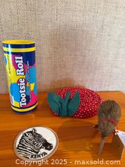 MaxSold Auction: Vintage Assorted Decor &#38; Trinkets - San Jose (California, USA) SELLER MANAGED Estate Sale Online Auction -  Park Wilshire Drive