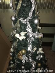 MaxSold Auction: Pop-Up Xmas Tree - San Jose (California, USA) PARTNER MANAGED Estate Sale Online Auction - Woodford Drive