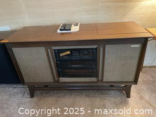 MaxSold Auction: Vintage Stereo Console - San Jose (California, USA) PARTNER MANAGED Estate Sale Online Auction - Woodford Drive