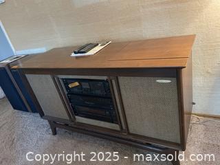 MaxSold Auction: Vintage Stereo Console - San Jose (California, USA) PARTNER MANAGED Estate Sale Online Auction - Woodford Drive