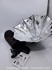 MaxSold Auction: Firefly Photography Beauty Box (umbrella style) - 50cm - Victoria (British Columbia, Canada) PARTNER MANAGED Estate Sale Online Auction - Hillside Avenue