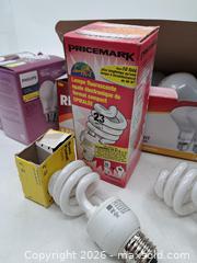 MaxSold Auction: Lot of CFL Bulbs and Screw?In Fuses (E26, Various Wattages) - Victoria (British Columbia, Canada) PARTNER MANAGED Estate Sale Online Auction - Hillside Avenue