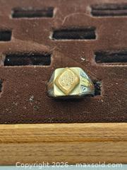 MaxSold Auction: Sterling Silver Ring - Size 8 - Victoria (British Columbia, Canada) PARTNER MANAGED Estate Sale Online Auction - Hillside Avenue