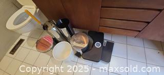 MaxSold Auction: Bathroom Supplies with Hair Dryer, Scale & Accessories - Toronto (Ontario, Canada) PARTNER MANAGED Estate Sale Online Auction - Cortleigh Boulevard 