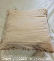 MaxSold Auction: Decorative Throw Pillows - Toronto (Ontario, Canada) PARTNER MANAGED Estate Sale Online Auction - Cortleigh Boulevard 