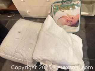 MaxSold Auction: Elegance Mattress Protectors,Quilt, and Comforter - Toronto (Ontario, Canada) PARTNER MANAGED Estate Sale Online Auction - Cortleigh Boulevard 