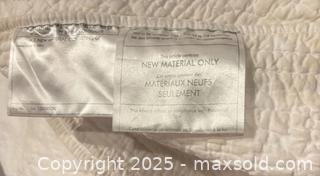 MaxSold Auction: Elegance Mattress Protectors,Quilt, and Comforter - Toronto (Ontario, Canada) PARTNER MANAGED Estate Sale Online Auction - Cortleigh Boulevard 