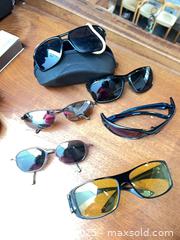 MaxSold Auction: Glasses  and Cases - Toronto (Ontario, Canada) PARTNER MANAGED Estate Sale Online Auction - Cortleigh Boulevard 