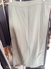 MaxSold Auction: Ladies Clothing  - Toronto (Ontario, Canada) PARTNER MANAGED Estate Sale Online Auction - Cortleigh Boulevard 