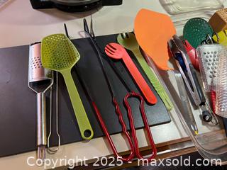 MaxSold Auction: Lot of Mixed Kitchen Utensils with Clear Utensil Holder - Toronto (Ontario, Canada) PARTNER MANAGED Estate Sale Online Auction - Cortleigh Boulevard 