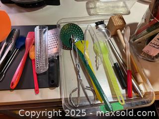 MaxSold Auction: Lot of Mixed Kitchen Utensils with Clear Utensil Holder - Toronto (Ontario, Canada) PARTNER MANAGED Estate Sale Online Auction - Cortleigh Boulevard 