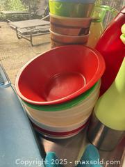 MaxSold Auction: Mixed Plastic Kitchenware  - Toronto (Ontario, Canada) PARTNER MANAGED Estate Sale Online Auction - Cortleigh Boulevard 