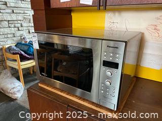 MaxSold Auction: Panasonic Genius Prestige Stainless Steel Countertop Microwave - Toronto (Ontario, Canada) PARTNER MANAGED Estate Sale Online Auction - Cortleigh Boulevard 