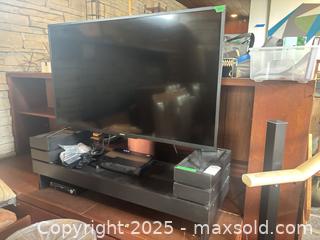 MaxSold Auction: Toshiba  50LF621C21 50-inch TV and Stand  - Toronto (Ontario, Canada) PARTNER MANAGED Estate Sale Online Auction - Cortleigh Boulevard 