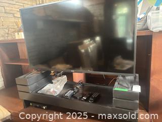 MaxSold Auction: Toshiba  50LF621C21 50-inch TV and Stand  - Toronto (Ontario, Canada) PARTNER MANAGED Estate Sale Online Auction - Cortleigh Boulevard 