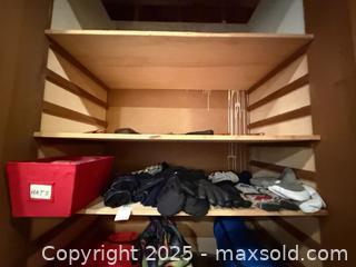 MaxSold Auction: Winter Hats and Gloves  - Toronto (Ontario, Canada) PARTNER MANAGED Estate Sale Online Auction - Cortleigh Boulevard 