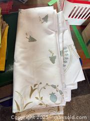 MaxSold Auction: Wm. Morris &#39;Myrtle&#39; Tablecloth, Placemats &#38; Napkins  - Toronto (Ontario, Canada) PARTNER MANAGED Estate Sale Online Auction - Cortleigh Boulevard 