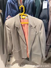 MaxSold Auction: Women's Coats & Jackets, Mostly Size Medium - Toronto (Ontario, Canada) PARTNER MANAGED Estate Sale Online Auction - Cortleigh Boulevard 