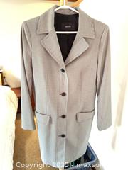 MaxSold Auction: Women's Jackets  - Toronto (Ontario, Canada) PARTNER MANAGED Estate Sale Online Auction - Cortleigh Boulevard 