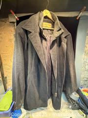 MaxSold Auction:    MEN&#39;S WINTER COAT CASHMERE &#38; WOOL ADOLFO SIZE L.                                                                                                    - Hamilton (Ontario, Canada) SELLER MANAGED Estate Sale Online Auction - St. Clair Avenue
