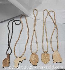 MaxSold Auction: 5 pendant necklaces  - Toronto (Ontario, Canada) SELLER MANAGED Commercial Liquidation Online Auction - Revlis Crescent