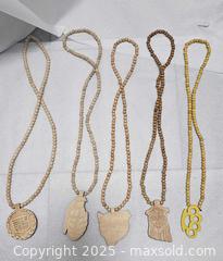 MaxSold Auction: 5 pendant necklaces  - Toronto (Ontario, Canada) SELLER MANAGED Commercial Liquidation Online Auction - Revlis Crescent