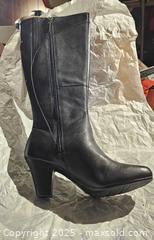 MaxSold Auction: Clarks women&#39;s boots  - Toronto (Ontario, Canada) SELLER MANAGED Commercial Liquidation Online Auction - Revlis Crescent