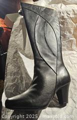 MaxSold Auction: Clarks women&#39;s boots  - Toronto (Ontario, Canada) SELLER MANAGED Commercial Liquidation Online Auction - Revlis Crescent