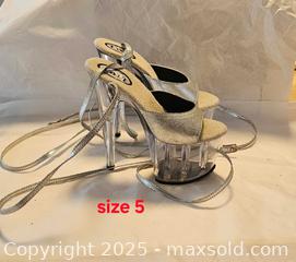 MaxSold Auction: High heels platform size 5 - Toronto (Ontario, Canada) SELLER MANAGED Commercial Liquidation Online Auction - Revlis Crescent