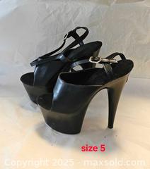 MaxSold Auction: High heels platform size 5 - Toronto (Ontario, Canada) SELLER MANAGED Commercial Liquidation Online Auction - Revlis Crescent