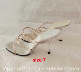 MaxSold Auction: High heels platform size 7  - Toronto (Ontario, Canada) SELLER MANAGED Commercial Liquidation Online Auction - Revlis Crescent